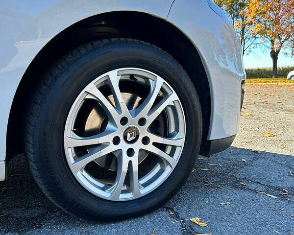 Белый Рено Меган, объемом двигателя 1.5 л и пробегом 277 тыс. км за 7700 $, фото 21 на Automoto.ua