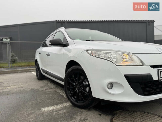 Білий Рено Меган, об'ємом двигуна 1.6 л та пробігом 235 тис. км за 7500 $, фото 6 на Automoto.ua