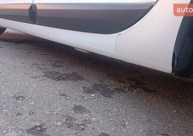 Белый Рено Меган, объемом двигателя 1.5 л и пробегом 265 тыс. км за 6900 $, фото 20 на Automoto.ua