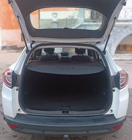 Белый Рено Меган, объемом двигателя 1.5 л и пробегом 265 тыс. км за 6900 $, фото 39 на Automoto.ua