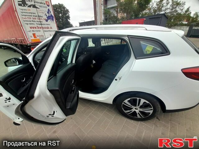 Белый Рено Меган, объемом двигателя 1.5 л и пробегом 301 тыс. км за 7550 $, фото 9 на Automoto.ua