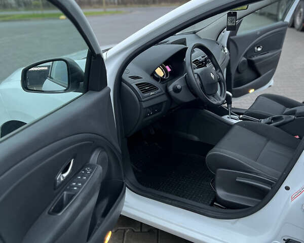 Білий Рено Меган, об'ємом двигуна 1.5 л та пробігом 250 тис. км за 7900 $, фото 11 на Automoto.ua