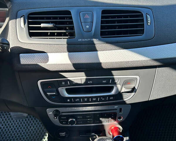 Белый Рено Меган, объемом двигателя 1.5 л и пробегом 277 тыс. км за 7700 $, фото 8 на Automoto.ua