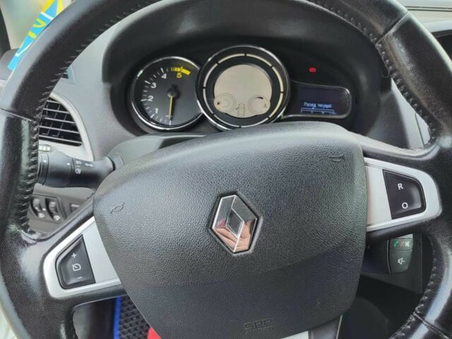 Белый Рено Меган, объемом двигателя 1.5 л и пробегом 295 тыс. км за 6499 $, фото 7 на Automoto.ua