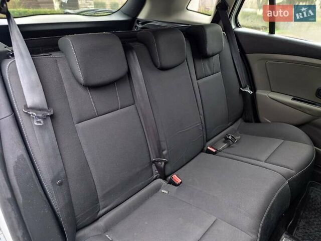 Белый Рено Меган, объемом двигателя 1.6 л и пробегом 57 тыс. км за 7750 $, фото 29 на Automoto.ua