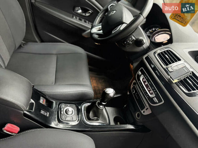 Білий Рено Меган, об'ємом двигуна 1.5 л та пробігом 260 тис. км за 8000 $, фото 26 на Automoto.ua