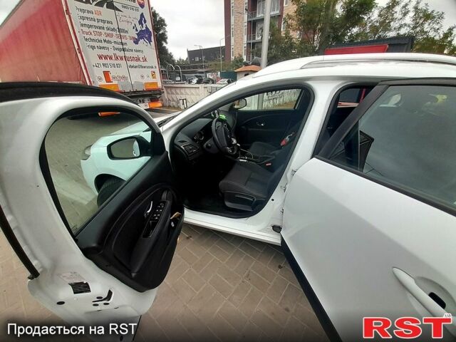 Белый Рено Меган, объемом двигателя 1.5 л и пробегом 301 тыс. км за 7550 $, фото 8 на Automoto.ua