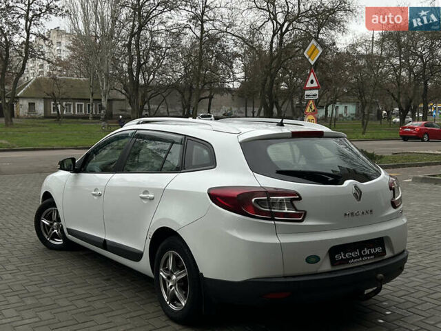 Белый Рено Меган, объемом двигателя 1.5 л и пробегом 266 тыс. км за 6599 $, фото 6 на Automoto.ua
