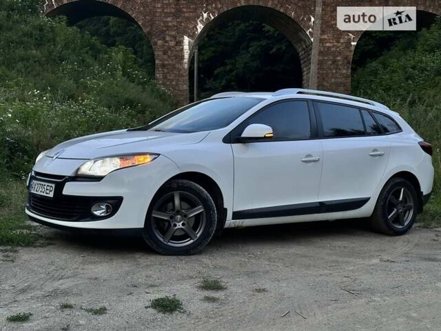 Белый Рено Меган, объемом двигателя 1.5 л и пробегом 306 тыс. км за 6600 $, фото 4 на Automoto.ua