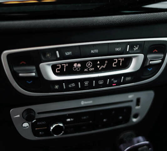 Белый Рено Меган, объемом двигателя 1.5 л и пробегом 315 тыс. км за 7500 $, фото 17 на Automoto.ua