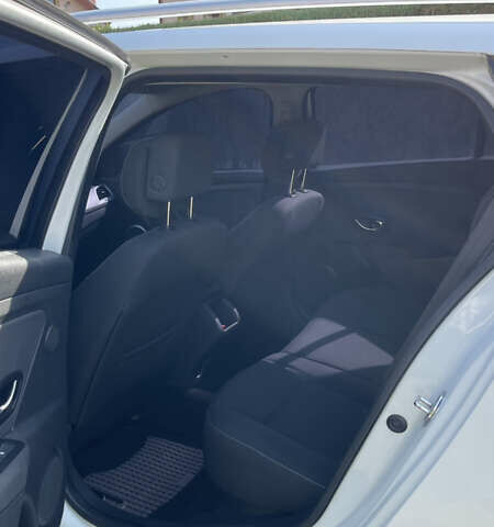 Белый Рено Меган, объемом двигателя 1.46 л и пробегом 258 тыс. км за 6700 $, фото 4 на Automoto.ua