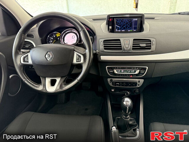 Белый Рено Меган, объемом двигателя 1.6 л и пробегом 180 тыс. км за 8900 $, фото 9 на Automoto.ua