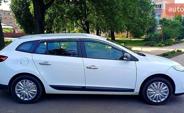 Білий Рено Меган, об'ємом двигуна 1.6 л та пробігом 149 тис. км за 8600 $, фото 2 на Automoto.ua