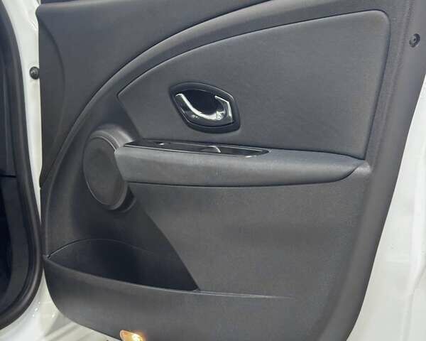 Білий Рено Меган, об'ємом двигуна 1.5 л та пробігом 270 тис. км за 6699 $, фото 113 на Automoto.ua