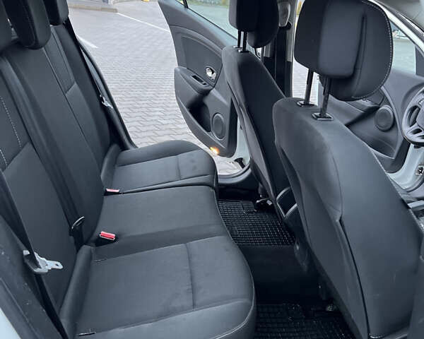 Білий Рено Меган, об'ємом двигуна 1.5 л та пробігом 250 тис. км за 7900 $, фото 14 на Automoto.ua