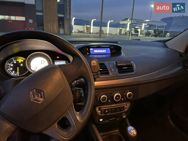 Білий Рено Меган, об'ємом двигуна 1.46 л та пробігом 304 тис. км за 6499 $, фото 17 на Automoto.ua
