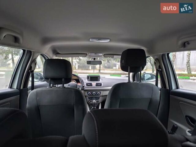 Белый Рено Меган, объемом двигателя 1.6 л и пробегом 57 тыс. км за 7750 $, фото 27 на Automoto.ua