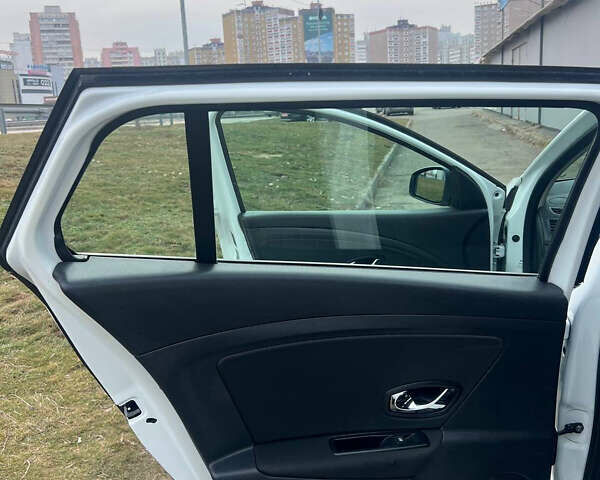Белый Рено Меган, объемом двигателя 1.46 л и пробегом 190 тыс. км за 8350 $, фото 45 на Automoto.ua