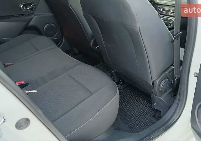 Белый Рено Меган, объемом двигателя 1.5 л и пробегом 216 тыс. км за 7800 $, фото 36 на Automoto.ua