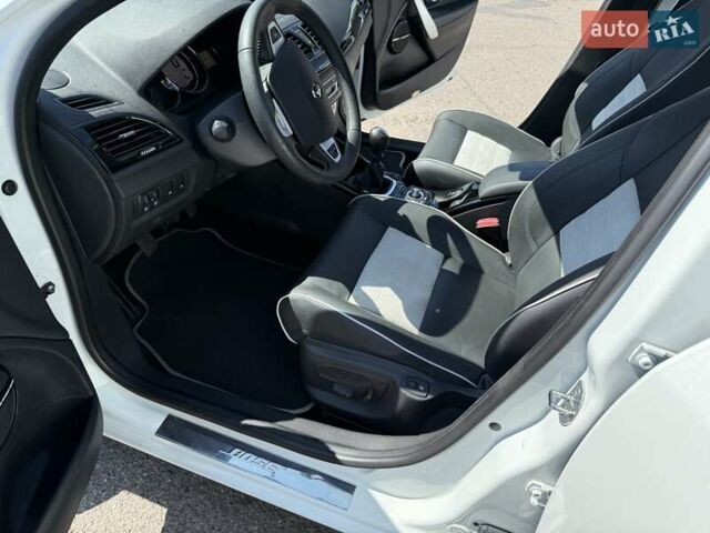 Белый Рено Меган, объемом двигателя 1.5 л и пробегом 225 тыс. км за 7699 $, фото 82 на Automoto.ua