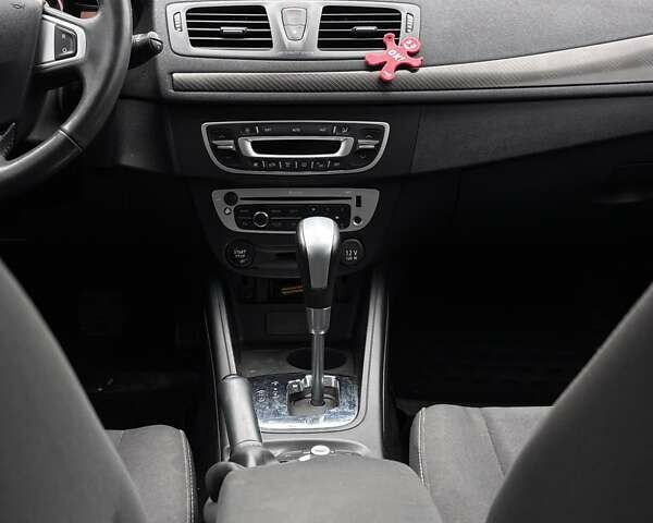 Білий Рено Меган, об'ємом двигуна 1.46 л та пробігом 265 тис. км за 6990 $, фото 65 на Automoto.ua