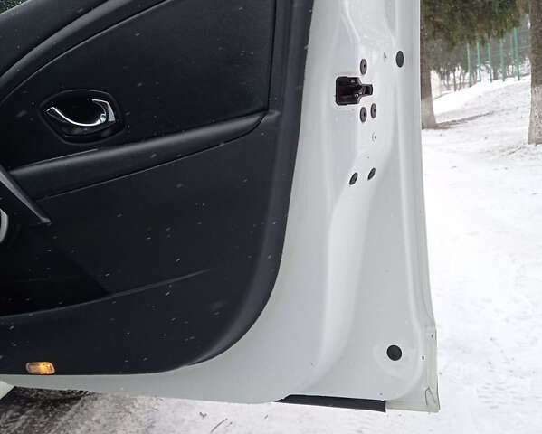 Белый Рено Меган, объемом двигателя 1.5 л и пробегом 276 тыс. км за 7550 $, фото 21 на Automoto.ua