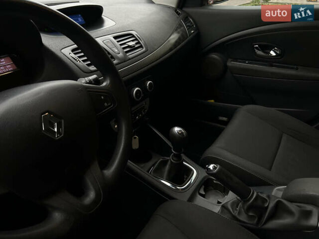 Белый Рено Меган, объемом двигателя 1.5 л и пробегом 266 тыс. км за 6599 $, фото 9 на Automoto.ua