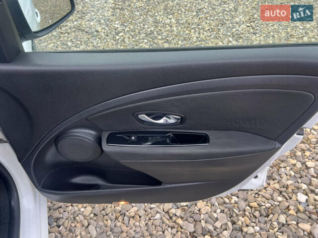 Белый Рено Меган, объемом двигателя 1.46 л и пробегом 255 тыс. км за 6500 $, фото 13 на Automoto.ua