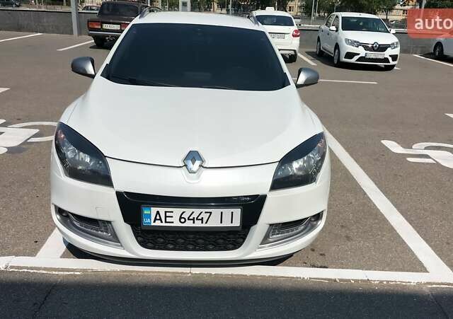 Белый Рено Меган, объемом двигателя 1.5 л и пробегом 300 тыс. км за 7800 $, фото 13 на Automoto.ua