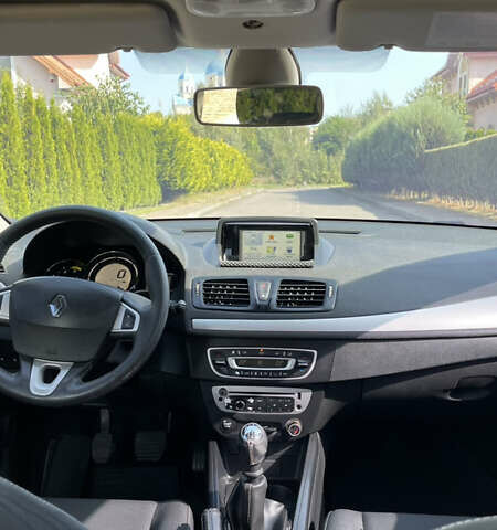 Белый Рено Меган, объемом двигателя 1.46 л и пробегом 258 тыс. км за 6700 $, фото 5 на Automoto.ua