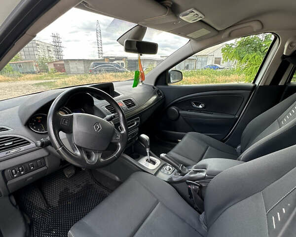 Рено Меган 2012 в Днепре (Днепропетровске) на Automoto.ua Белый Рено Меган, объемом двигателя 1.46 л и пробегом 290 тыс. км за 6350 $, фото 5 на Automoto.ua