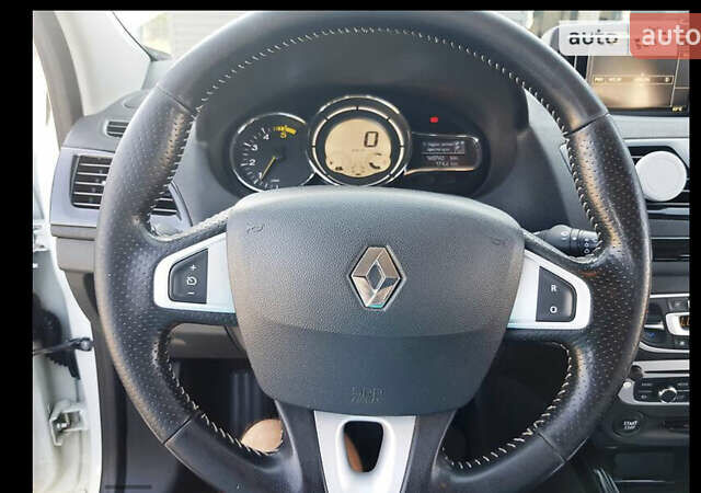 Белый Рено Меган, объемом двигателя 1.5 л и пробегом 211 тыс. км за 8100 $, фото 4 на Automoto.ua