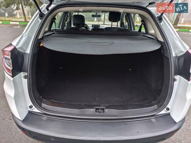 Белый Рено Меган, объемом двигателя 1.6 л и пробегом 57 тыс. км за 7750 $, фото 26 на Automoto.ua