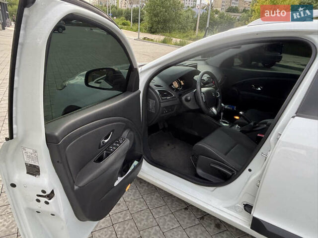 Білий Рено Меган, об'ємом двигуна 1.46 л та пробігом 260 тис. км за 7099 $, фото 11 на Automoto.ua