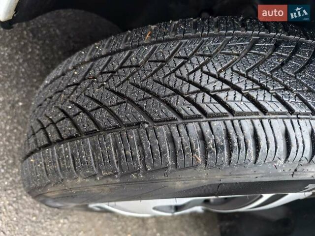 Белый Рено Меган, объемом двигателя 1.6 л и пробегом 57 тыс. км за 7750 $, фото 49 на Automoto.ua