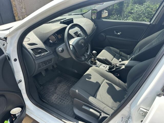 Білий Рено Меган, об'ємом двигуна 1.5 л та пробігом 311 тис. км за 6700 $, фото 4 на Automoto.ua