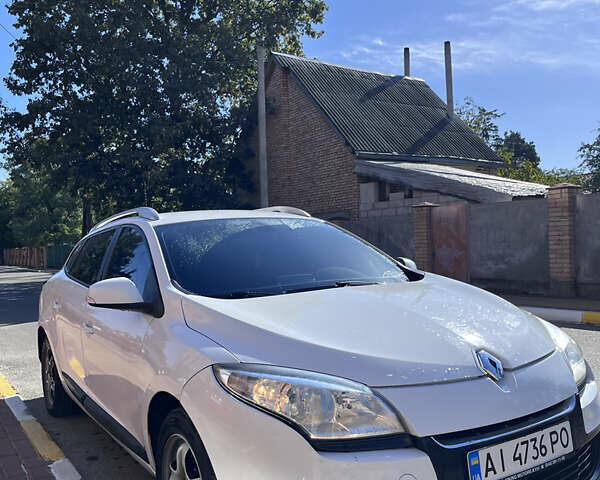 Білий Рено Меган, об'ємом двигуна 1.46 л та пробігом 303 тис. км за 6200 $, фото 1 на Automoto.ua