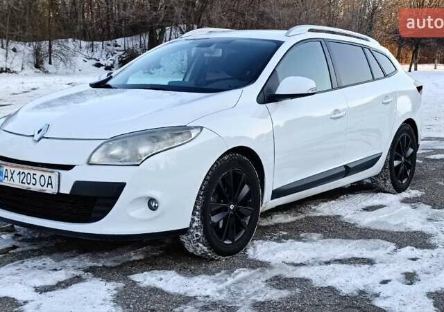 Белый Рено Меган, объемом двигателя 1.5 л и пробегом 216 тыс. км за 7800 $, фото 19 на Automoto.ua
