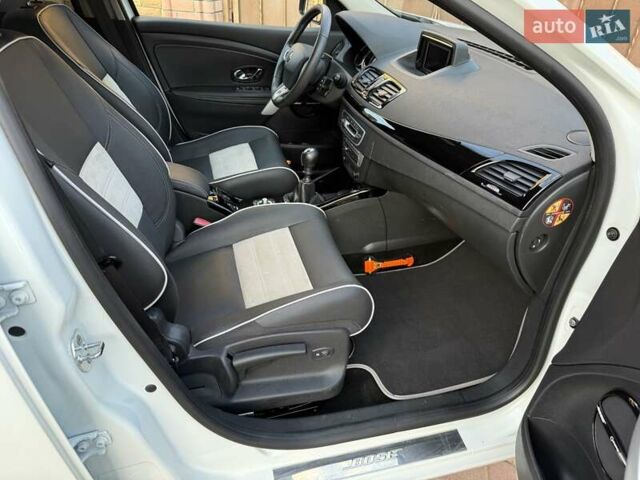 Белый Рено Меган, объемом двигателя 1.5 л и пробегом 225 тыс. км за 7699 $, фото 133 на Automoto.ua