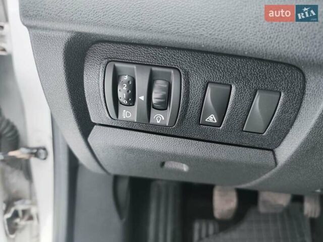 Білий Рено Меган, об'ємом двигуна 1.6 л та пробігом 194 тис. км за 7700 $, фото 27 на Automoto.ua