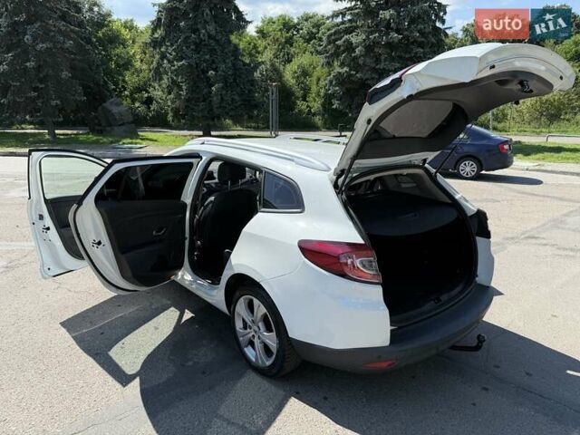 Белый Рено Меган, объемом двигателя 1.5 л и пробегом 225 тыс. км за 7699 $, фото 67 на Automoto.ua