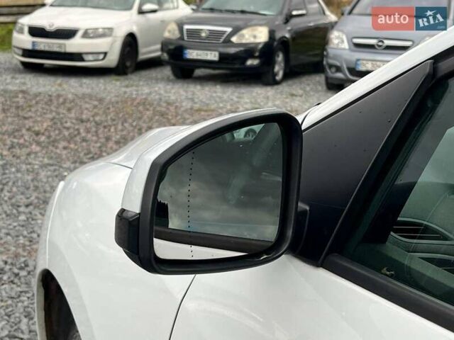 Белый Рено Меган, объемом двигателя 1.5 л и пробегом 240 тыс. км за 8190 $, фото 13 на Automoto.ua