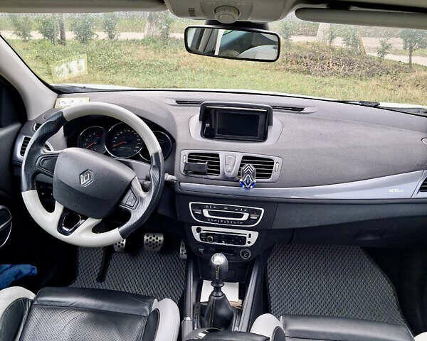 Білий Рено Меган, об'ємом двигуна 1.46 л та пробігом 230 тис. км за 8850 $, фото 6 на Automoto.ua