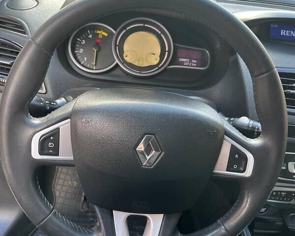 Белый Рено Меган, объемом двигателя 1.46 л и пробегом 245 тыс. км за 7900 $, фото 10 на Automoto.ua