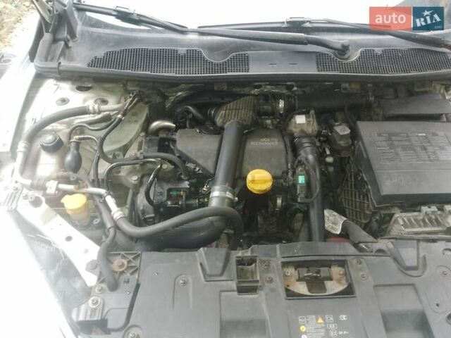 Белый Рено Меган, объемом двигателя 1.46 л и пробегом 333 тыс. км за 7000 $, фото 10 на Automoto.ua