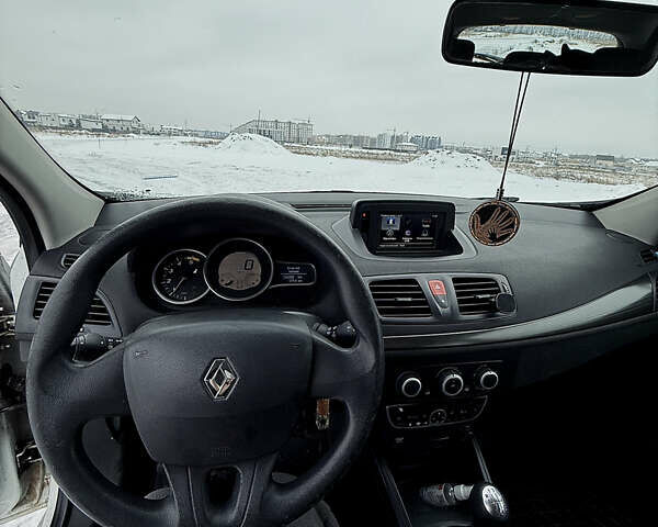 Белый Рено Меган, объемом двигателя 1.46 л и пробегом 256 тыс. км за 5900 $, фото 16 на Automoto.ua