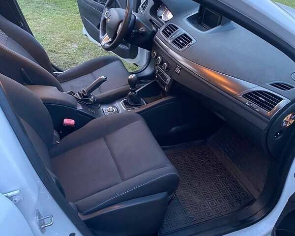 Білий Рено Меган, об'ємом двигуна 1.46 л та пробігом 244 тис. км за 8450 $, фото 7 на Automoto.ua