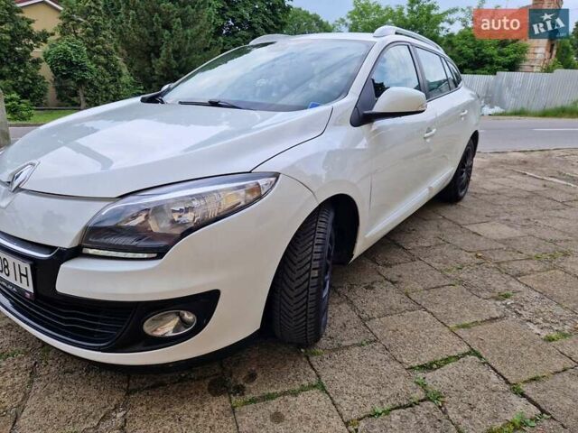 Белый Рено Меган, объемом двигателя 1.5 л и пробегом 244 тыс. км за 7600 $, фото 5 на Automoto.ua