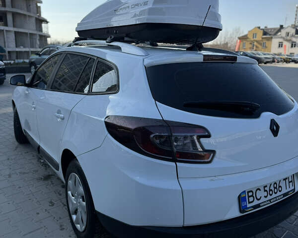 Білий Рено Меган, об'ємом двигуна 2 л та пробігом 270 тис. км за 7900 $, фото 3 на Automoto.ua