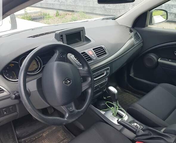 Білий Рено Меган, об'ємом двигуна 1.46 л та пробігом 288 тис. км за 6900 $, фото 3 на Automoto.ua